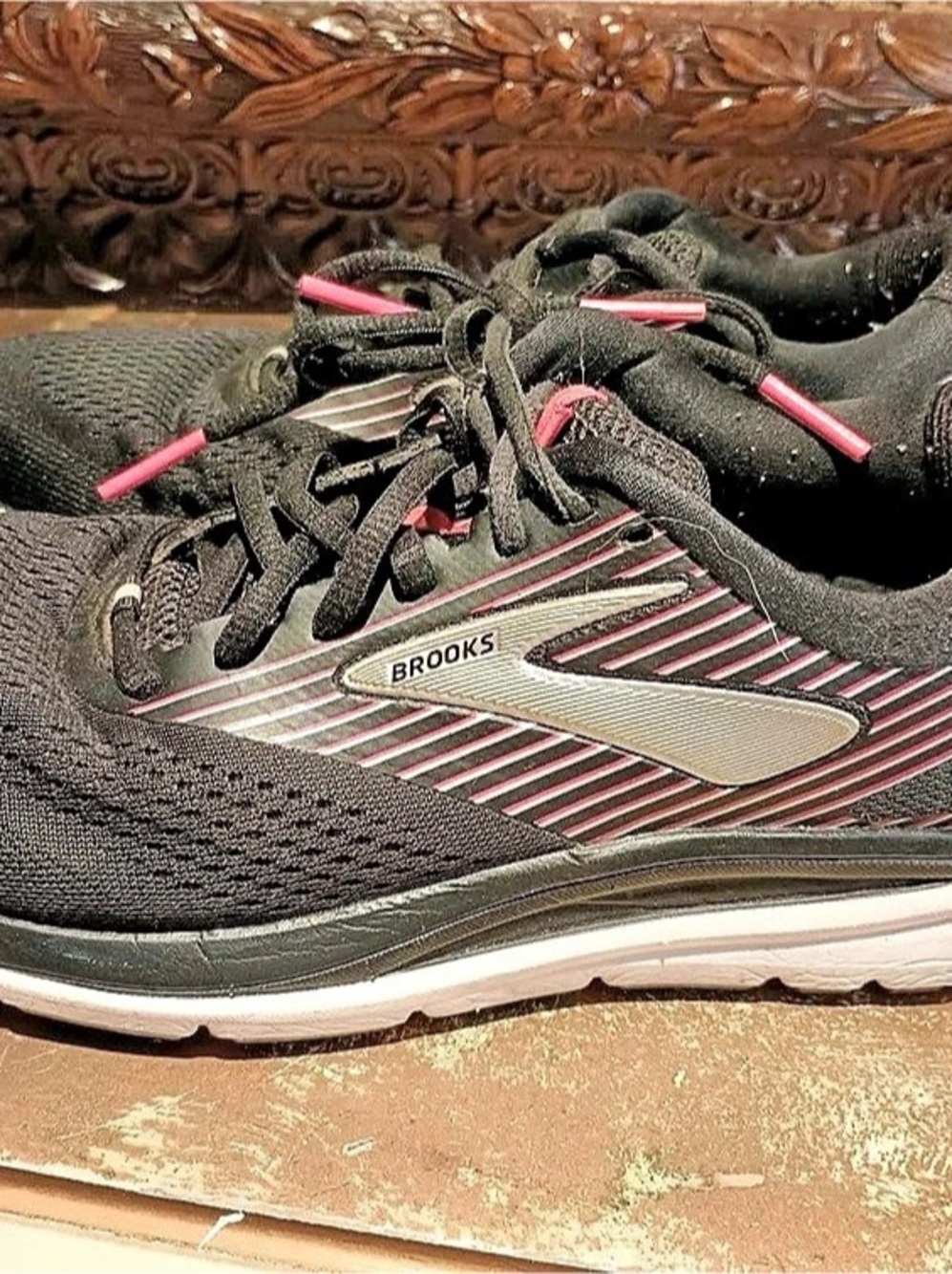 Brooks Striped Shoes Black & Pink US 8.5 - Picture 2 of 8